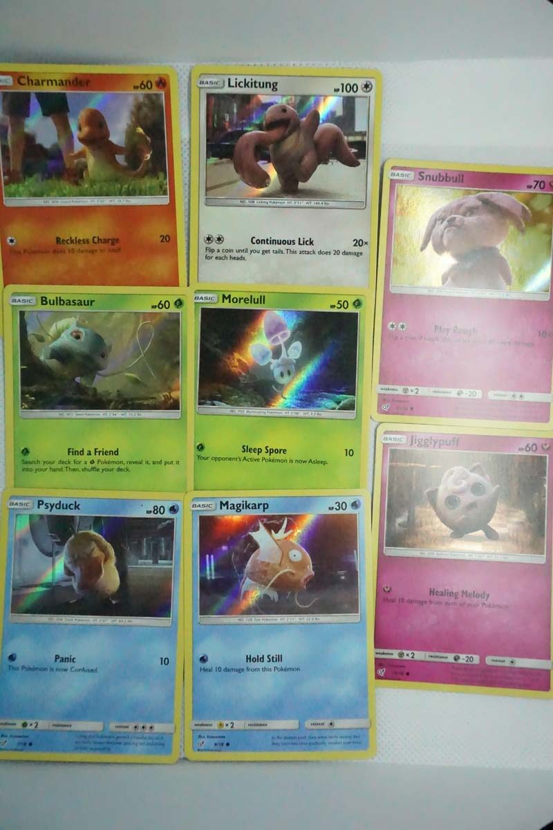 8 Detektiv Pikachu Glitter Card