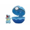 Totodile och pokéboll