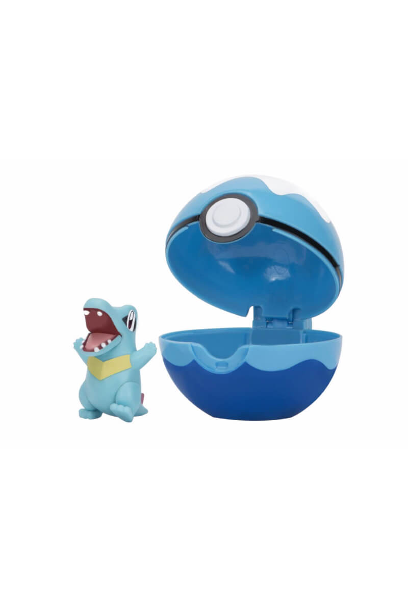 Totodile och pokéboll